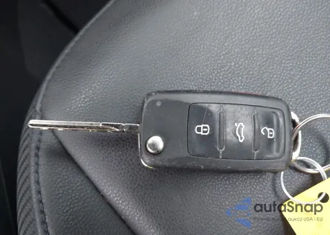 2012 Volkswagen Beetle 2.5L z USA, uszkodzony, nr VIN 3VWJP7ATXCM628289